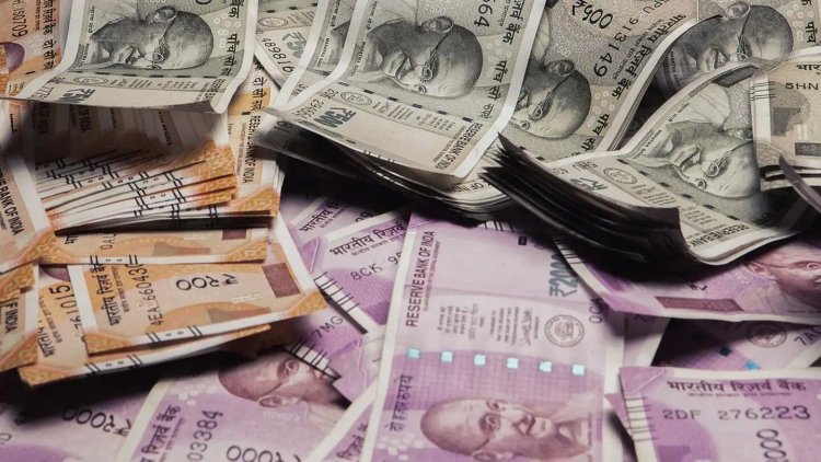 नोटबंदी के छह साल बाद लोगों के पास नकदी बढ़कर 30.88 लाख करोड़ रुपये के रिकॉर्ड स्तर पर