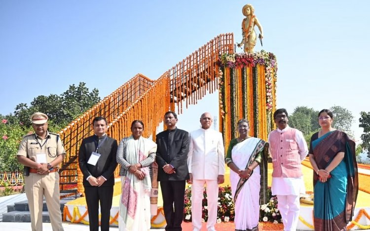 राष्ट्रपति द्रौपदी मुर्मू ने उलिहातू में बिरसा मुंडा को श्रद्धांजलि दी