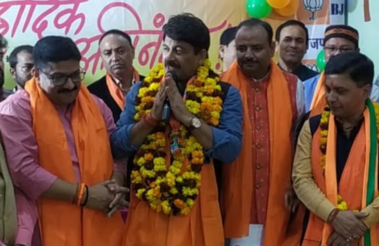 एमसीडी चुनाव: वोटर खामौश मगर सजने लगी दुकानें