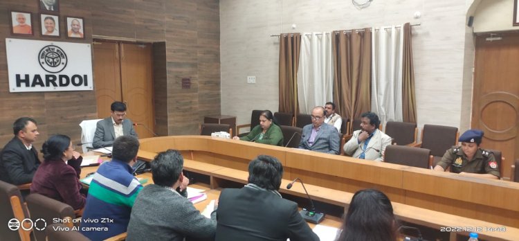 बेटी बचाओ बेटी पढ़ाओ योजना के अन्तर्गत जन जागरूकता हेतु नुक्कड नाटक एवं एल0ई0डी वैन के माध्यम से प्रचार प्रसार किया जाये-जिलाधिकारी