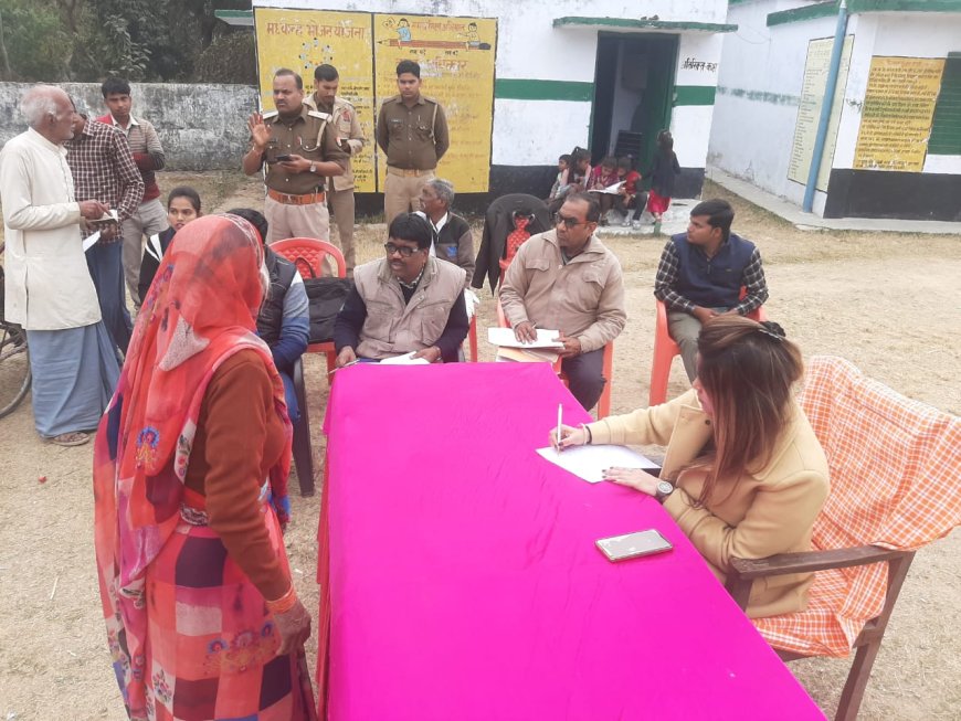 खिरिया गांव मे चैपाल लगाकर जनता की समस्याओं से रूबरू हुई एसडीएम