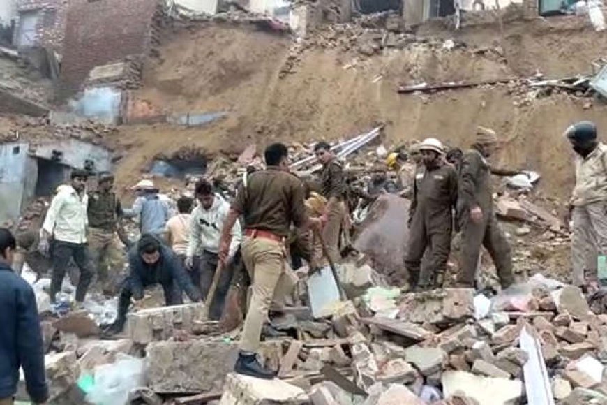 आगरा में छह मकान और मंदिर ढहा, चार वर्षीय बच्ची की मौत