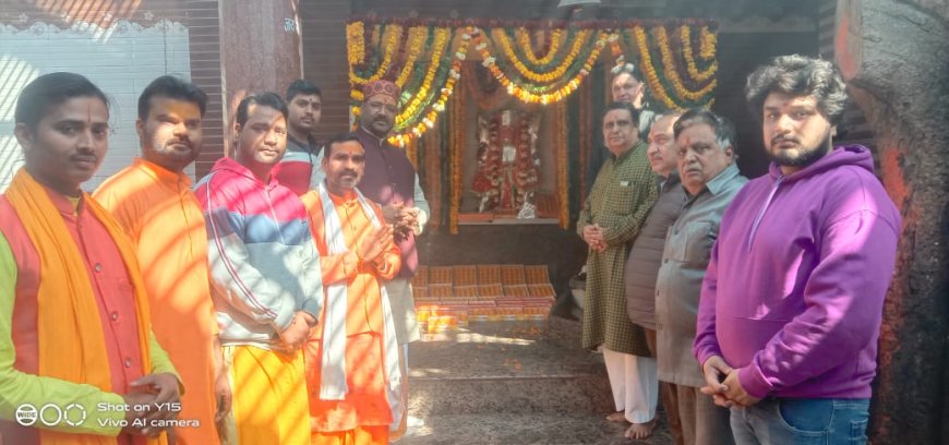 हनुमंत लालजी महाराज को लगाया गया सवा मनी (लड्डुओं) का भोग