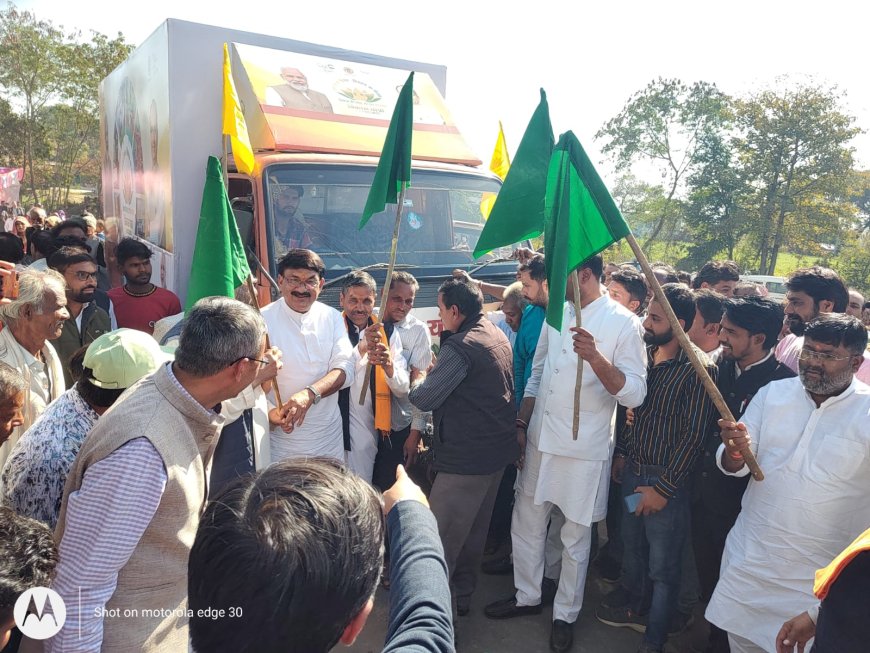 जल जीवन मिशन विकास रथ को पंचायत एवं ग्रामीण विकास मंत्री महेन्द्र सिंह सिसोदिया ने हरी झण्डी दिखाकर किया रवाना