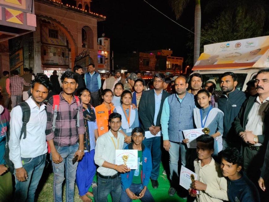 ग्राम पंचायत आवन में विकास यात्रा के तहत दीप उत्सव कार्यक्रम मनाया गया