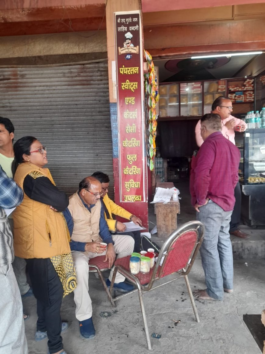 शाहाबाद में पंचरत्न स्वीट्स पर मिली दूषित मिठाई, खाद्य विभाग की टीम कराई नष्ट