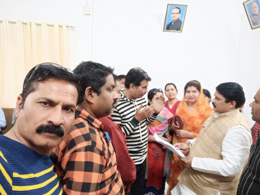 भविष्य में गुना आकाशवाणी को रिले सेंटर बनाए जाने के विरोध में कलाकारों ने गुना आकाशवाणी की तीनों सभाओं को पुनः को चालू करने की मांग, गुना शिवपुरी के सांसद के पी यादव को सौंपा ज्ञापन