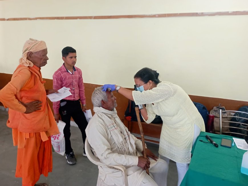 रेडक्रास भवन में नेत्र शिविर का किया गया आयोजन