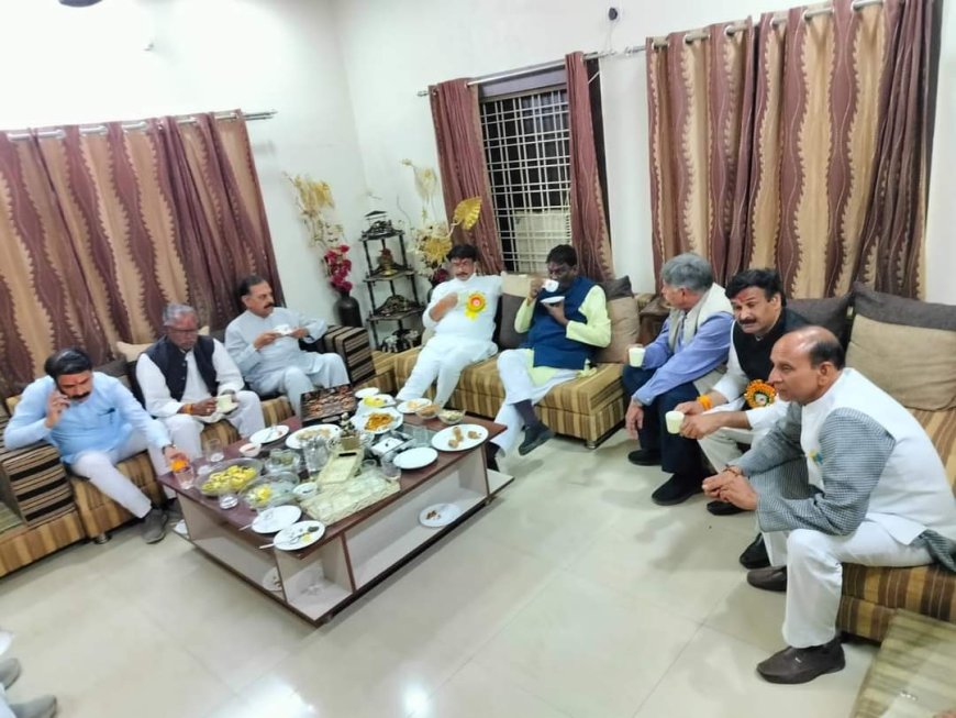 स्वास्थ मंत्री प्रभुराम चौधरी ने भाजपा के वरिष्ठ नेता योगेन्द्र लुंबा के निवास पहुंच की मुलाकात