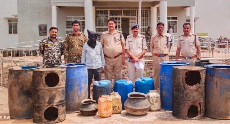 यूरिया से शराब बनाते पकड़े, 1 गिरफ्तार, 2 फरार, 5 लाख का माल बरामद