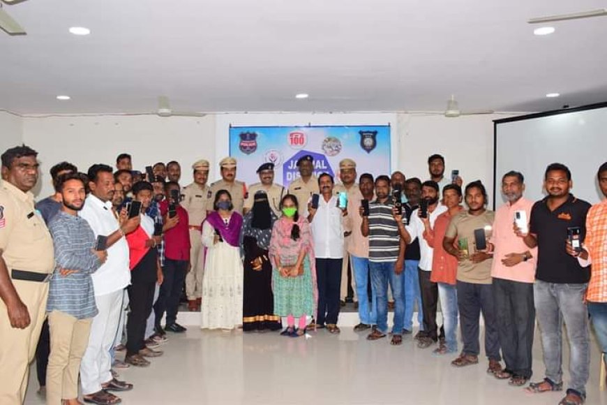 జగిత్యాల జిల్లాలో పోగొట్టుకున్న, చోరి కీ గురైన 29 సెల్ ఫోన్ లను స్వాధీనం చేసుకొని బాధితులకు అప్పగించారు