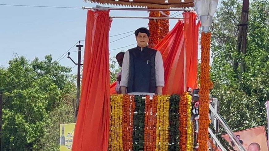 जब तक सूरज चांद रहेगा, माधव तेरा नाम रहेगा के उदघोष से गूंजा मैनपुरी