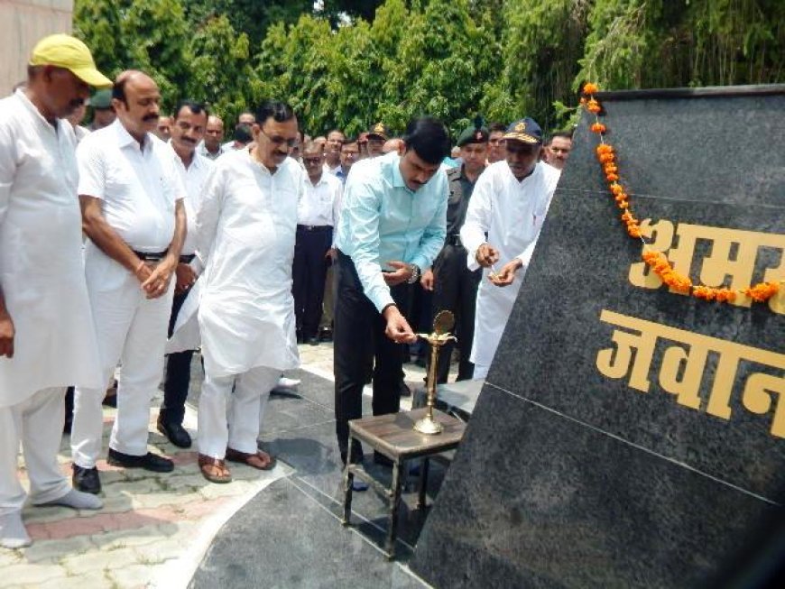 देश को आजादी, सुरक्षा एवं सम्मान दिलाने वाले वीर शहीदों के प्रति सदैव सम्मान की भावना रखना चाहिए:- जिलाधिकारी