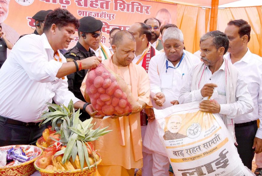 मुख्यमंत्री ने बाढ़ ग्रसित क्षेत्र का किया मौका मुआयना पीड़ितों को वितरित की राहत सा मग्री