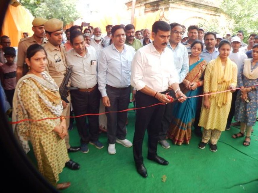 जिलाधिकारी ने दीप प्रज्वलन कर मेले एवं प्रदर्शनी का किया शुभारम्भ