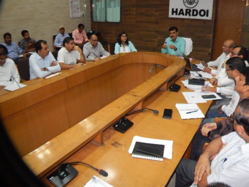 सीएम डैशबोर्ड पर खराब प्रगति वाले अधिकारियों की जवाबदेही निर्धारित की जायेगीः-डीएम