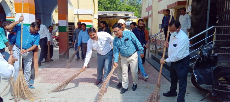 स्वच्छता के लिए सामूहिक श्रमदान का आयोजन