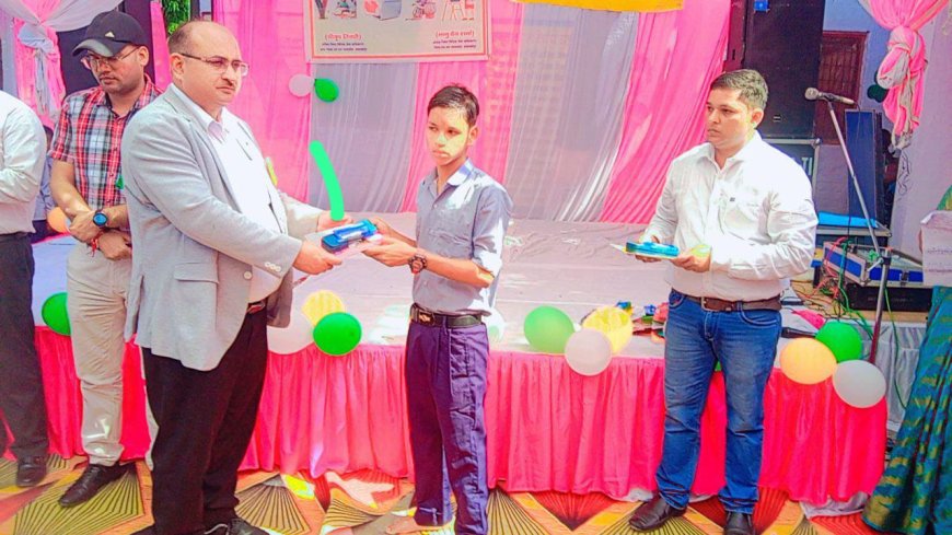 जिला जज द्वारा राजकीय बाल ग्रह बालक के बालको द्वारा सीखी गई गतिविधियों की प्रस्तुति को देखा उनकी सराहना की तथा बालकों को पुरस्कार देकर सम्मानित किया