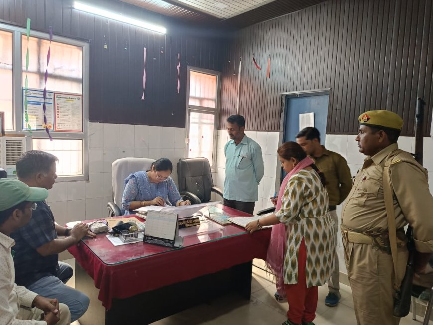 स्वास्थ्य केन्द्र में गंदगी देख एसडीएम का चढा पारा