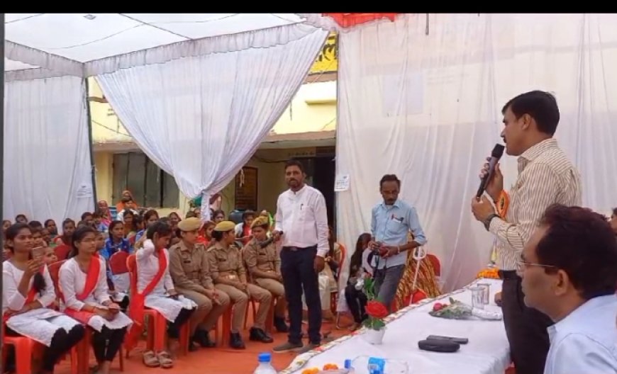 मिशन शक्ति से बालिकाओं में सुरक्षा, सम्मान एवं स्वावलंबन का भाव आया हैः-जिलाधिकारी