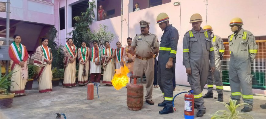 सरस्वती विद्या मंदिर इंटर कॉलेज में अग्निशमन की टीम ने किया मॉक ड्रिल