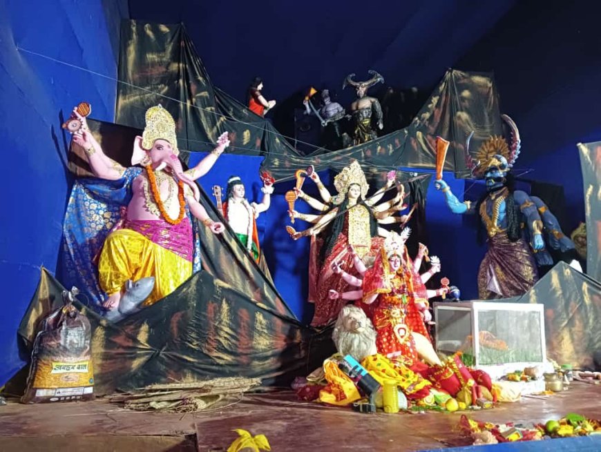 PEOPLE THRONGED TEMPLES ON MAHANAVAMI