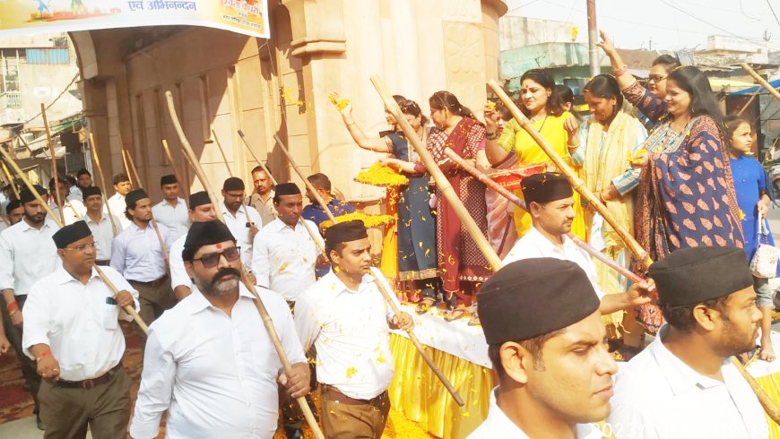 विजयदशमी उत्सव पर शहर में संघ का विशाल पथसंचलन