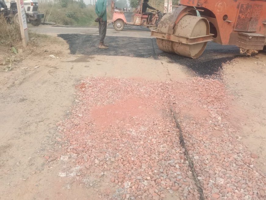 सड़क निर्माण मानक अनुसार न होने पर की सिंचाई मंत्री व डीएम से शिकायत