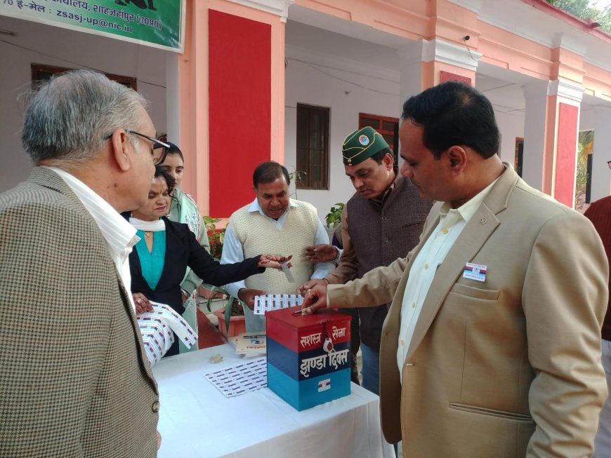 जिलाधिकारी ने टाउनहॉल, अजीजगंज स्थित बने आश्रय स्थलों (शेल्टर होम) का किया निरीक्षण