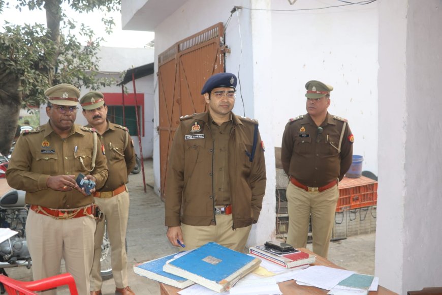 पुलिस अधीक्षक हाथरस द्वारा थाना सिकन्द्राराऊ का किया औचक निरीक्षण तथा सम्बन्धित को दिये आवश्यक दिशा-निर्देश 