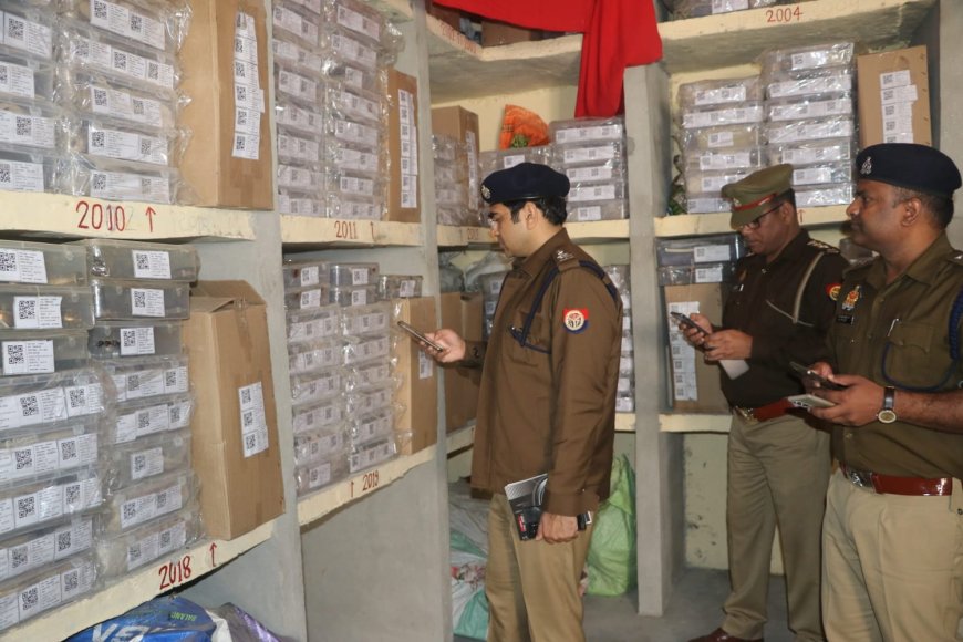 पुलिस अधीक्षक हाथरस द्वारा थाना सिकन्द्राराऊ का किया औचक निरीक्षण तथा सम्बन्धित को दिये आवश्यक दिशा-निर्देश 