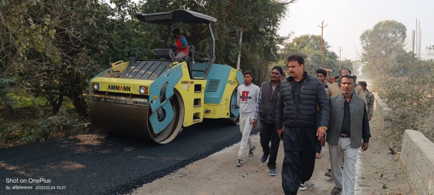 पालिका अध्यक्ष प्रतिनिधि ने सड़क निर्माण का जायजा लिया, ठेकेदार को गुणवत्तापूर्ण कार्य करने के निर्देश