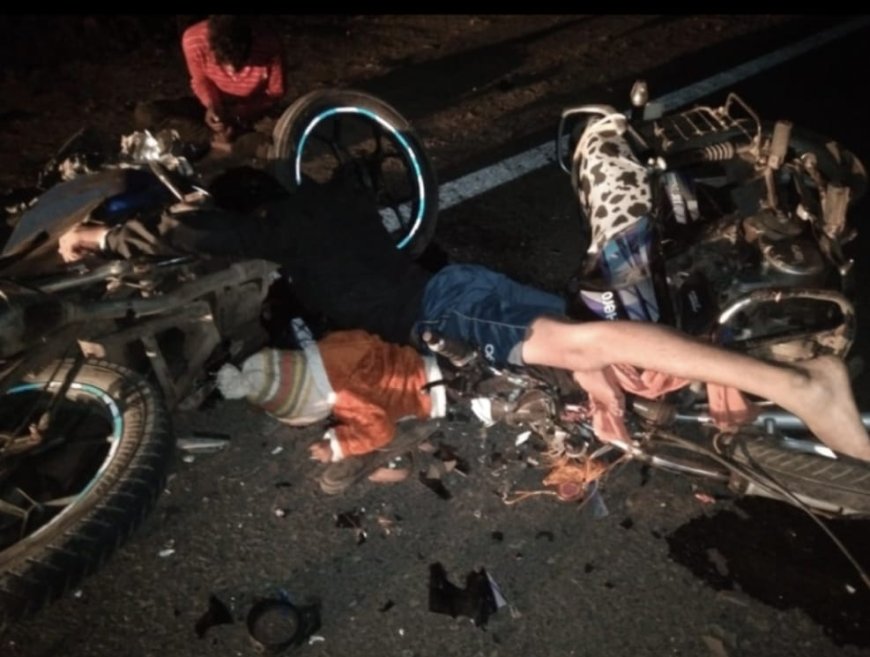 दो बाइक की टक्कर में तीन लोगों की हुई मौत, बाइक के उड़े परखच्चे, मृतकों में तीन साल का मासूम भी शामिल