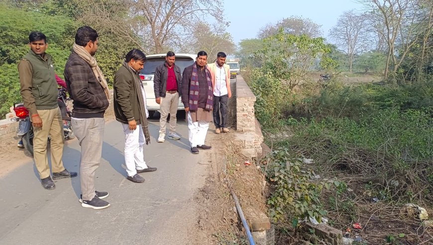 विकसित भारत संकल्प यात्रा से वापस लौट रहे विधायक ने पुलिया की टूटी रेलिंग का निरीक्षण कर जिम्मेदारो को तुरंत दुरुस्त करने के दिये निर्देश
