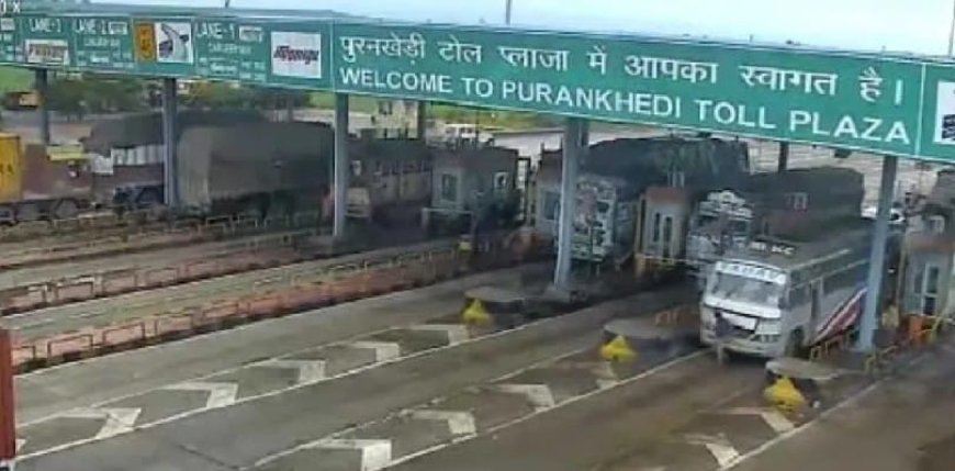 जिले के कोलारस थाना क्षेत्र के पूरनखेड़ी टोल प्लाजा के भारी वाहनों के नापतौल में गड़बड़ी पाए जाने के मामले में मुख्य न्यायिक दण्डाधिकारी न्यायालय ने संचालित करने वाली कंपनी इरकॉन शिवपुरी गुना टॉलवे लिमिटेड के संचालक