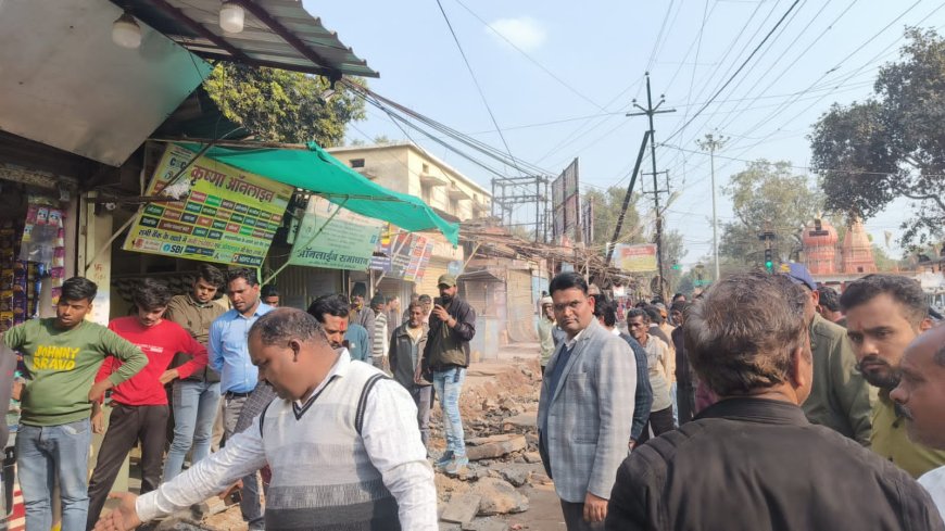 शासन की अतिक्रमण विरोधी कार्यवाही हाट रोड पर जारी