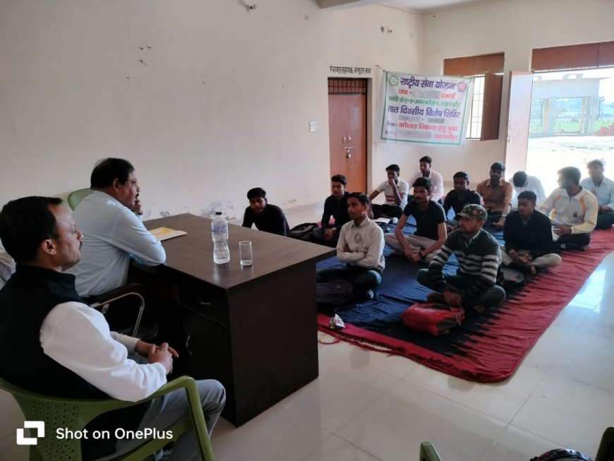शिविर में योग के बारे में जानकारी दी