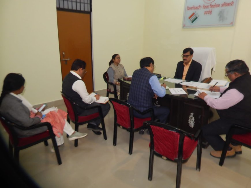 हरदोई: स्वीप प्रभारी को मतदान प्रतिशत बढ़ाने हेतु लोगों को जागरूक करने के जिला निर्वाचन अधिकारी ने दिये निर्देश