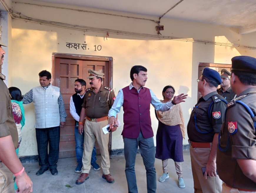 हरदोई : लोक सभा निर्वाचन 2024 के दृष्टिगत जिलाधिकारी ने विभिन्न मतदान केन्द्रों का किया निरीक्षण
