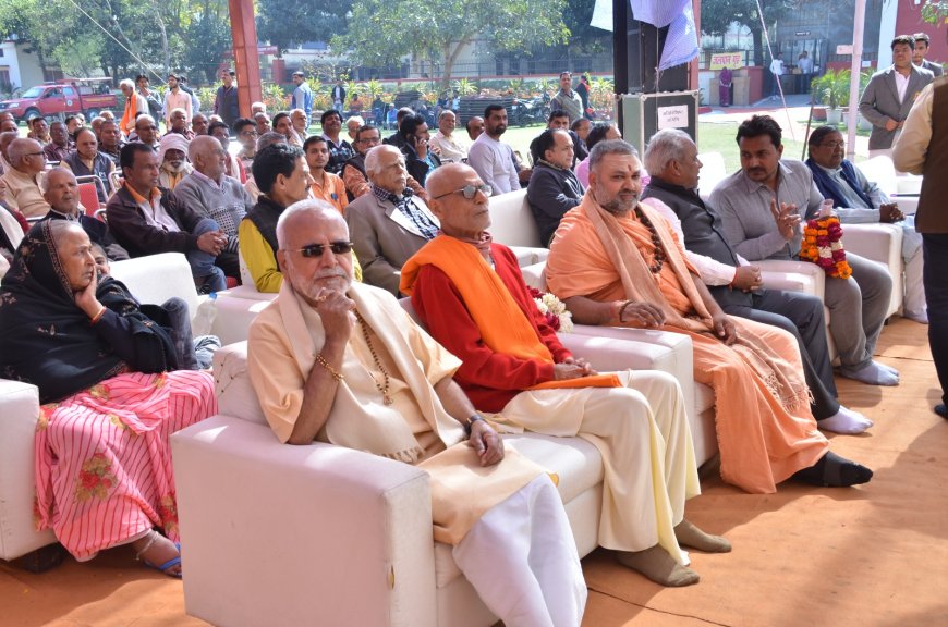 बाबा भोलेनाथ मेरी नैया को उबारो ना.. राम कथा में उमड़ रही है श्रद्धालुओं की भारी भीड़