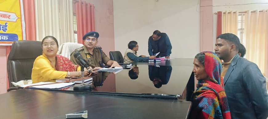 हरदोई: सरकारी तथा पट्टे की भूमि व गरीबों की भूमि एवं मकान आदि पर अवैध कब्जा करने वालों के खिलाफ कड़ी कार्यवाही करने के एडीएम ने दिये निर्देश
