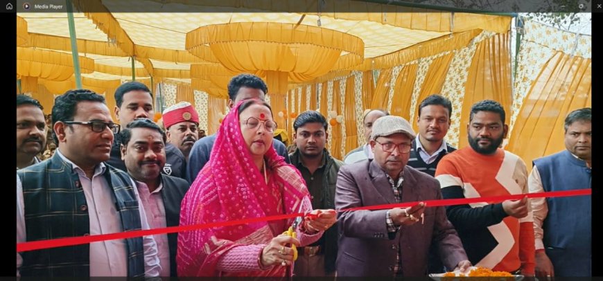 हरदोई: महोलिया शिवपार में जिला पंचायत अध्यक्ष ने फीता काटकर राशन की मॉडल शॉप का किया उदघाटन