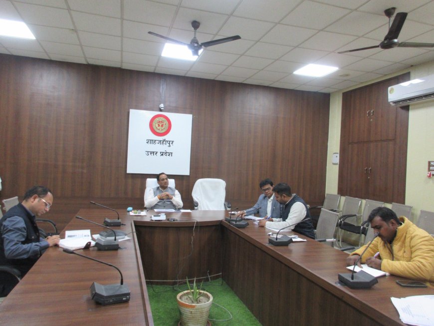 जिलाधिकारी श्री उमेश प्रताप सिंह की अध्यक्षता में कलेक्ट्रेट वीसी कक्ष में प्रधानमंत्री विश्वकर्मा योजनान्तर्गत जनपद स्तरीय क्रियान्वयन समिति की बैठक सम्पन्न हुयी
