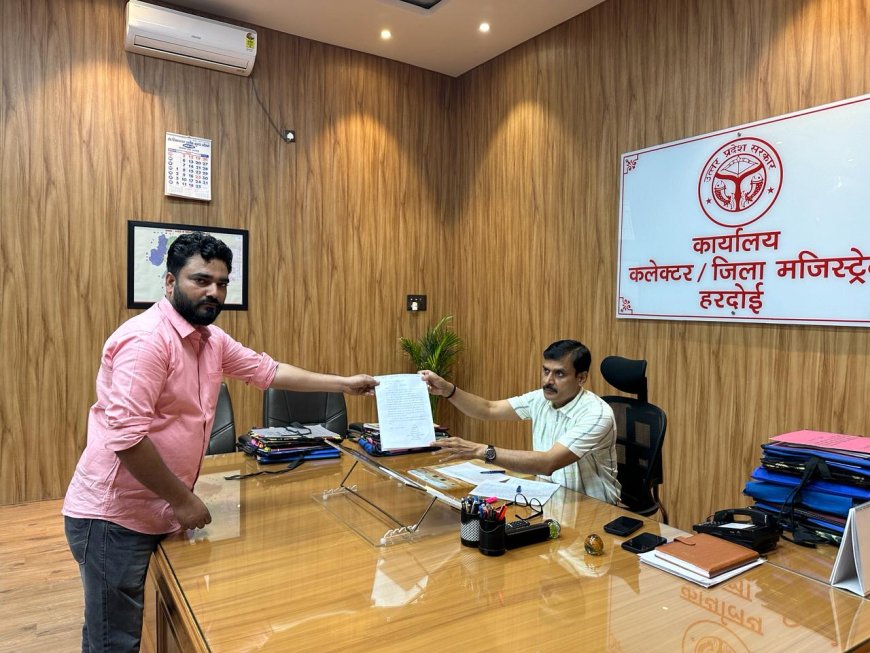 सभासद शुएब खां ने डीएम को इस्तीफा दिया