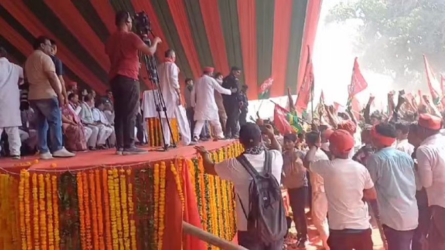 प्रयागराज में राहुल और अखिलेश की सभा में मची भगदड़, कार्यकर्ता बैरिकेडिंग तोड़कर अंदर घुसे