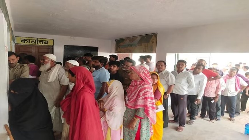 फूलपुर, इलाहाबाद और प्रतापगढ़ में मतदान जारी