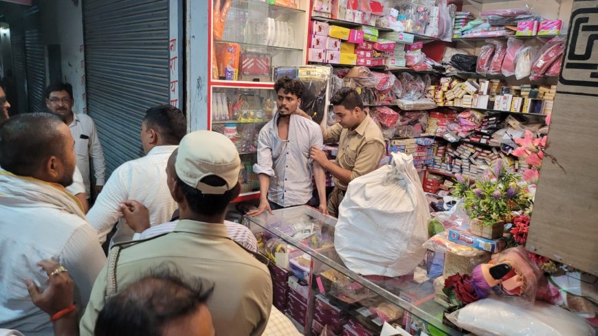 सुलतानपुर: सपा प्रत्याशी को जीत हासिल होते ही मुस्लिम नवयुवकों ने भाजपा पदाधिकारी के घर के सामने दागे पटाखे व मना करने पर किया मारपीट
