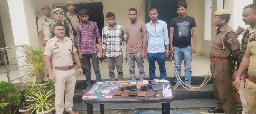 पांच लोगो को 58 एटीएम कार्ड्स के साथ गिरफ्तार, जालसाजी से भोलेभाले लोगो को बनाते थे अपना शिकार