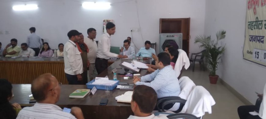 तहसील समाधान दिवस में एडवोकेट देवेश दीक्षित ने शौचालय की मांग करते हुए उच्च अधिकारियों को सौपा प्रार्थना पत्र