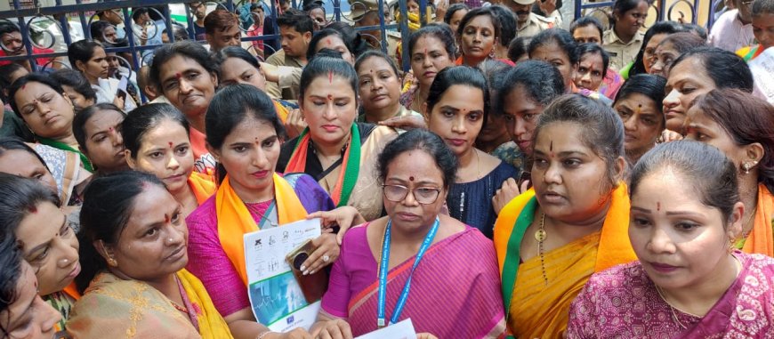 Hyderabad: BJP's Mahilamorcha staged large scale dharna in Hyd koti hospital
